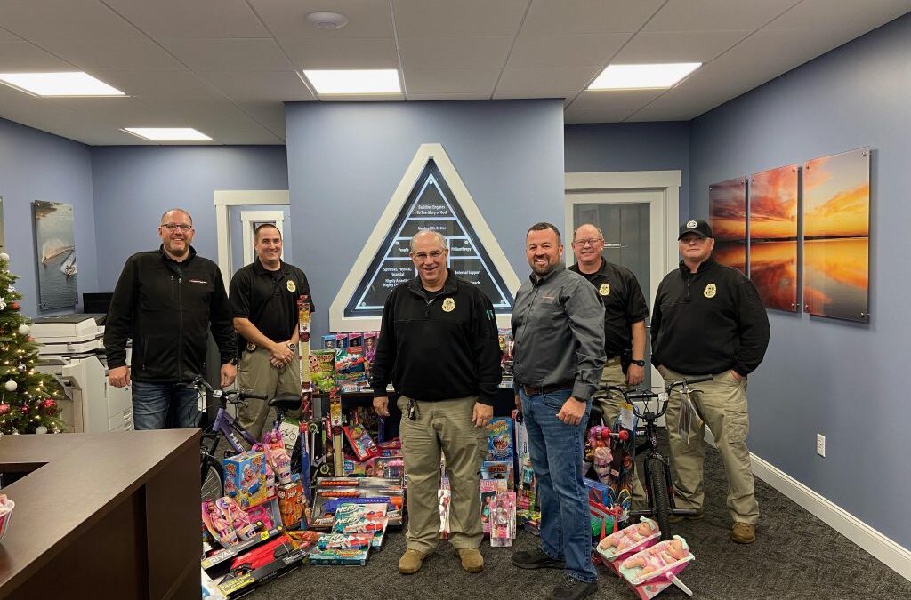 PLEASURECRAFT PARTNERS WITH LOCAL SHERIFF TO PROVIDE TOYS FOR CHILDREN IN NEED