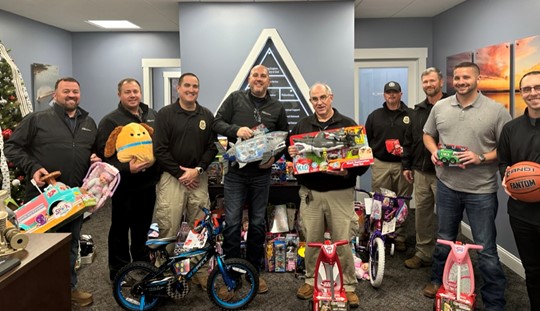 Pleasurecraft Partners with Local Sheriff to Provide Toys for Children in Need